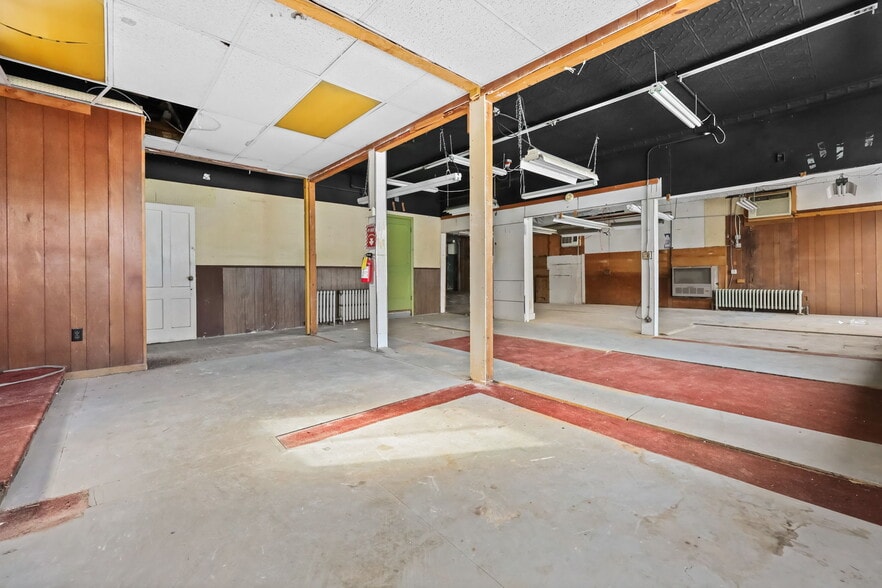 More Photos Of 152-156 River Road Ext, Cos Cob Freestanding For Lease