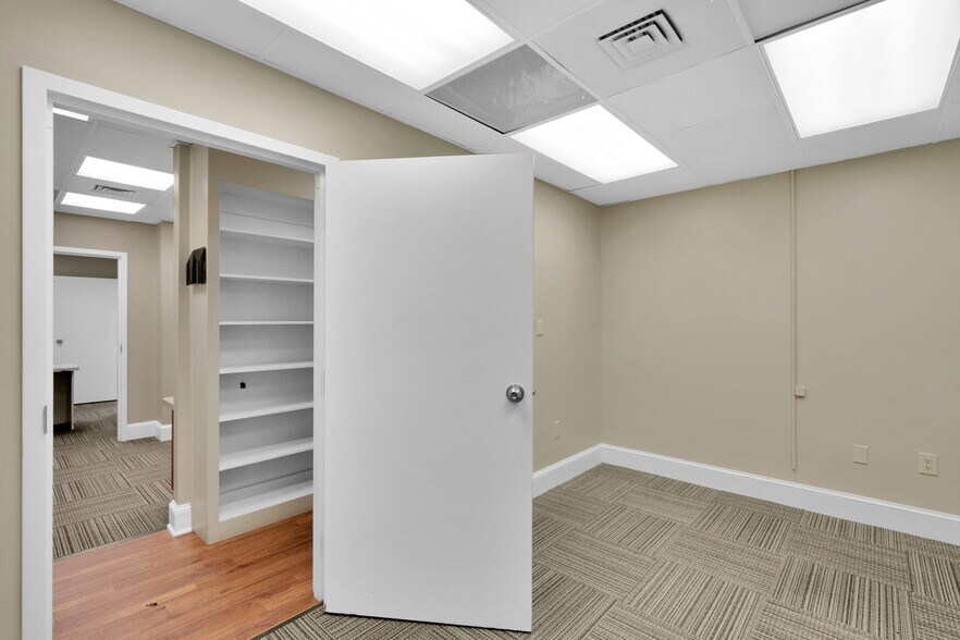 More Photos Of 1201-1203 Colonial Commons Ct, Lancaster Medical For Lease