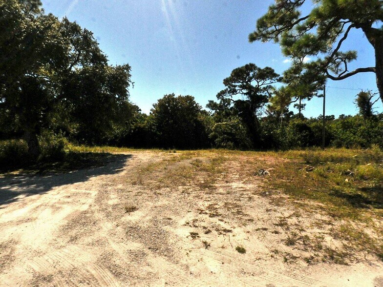 More Photos Of 2130 N Old Dixie Hwy, Fort Pierce Warehouse For Sale