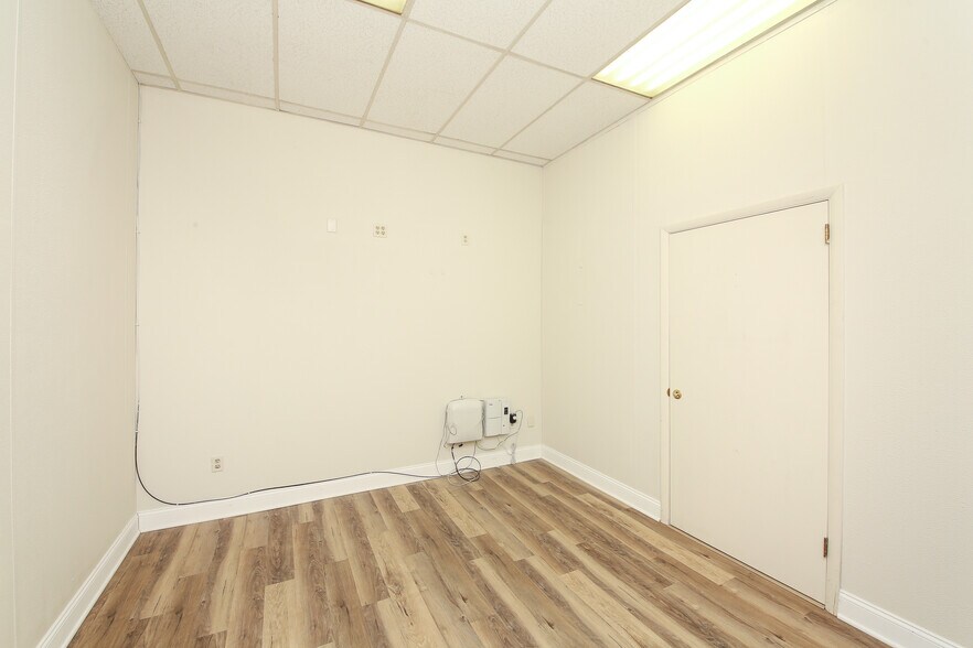 More Photos Of 802-812 N Easton Rd, Doylestown Storefront For Sale