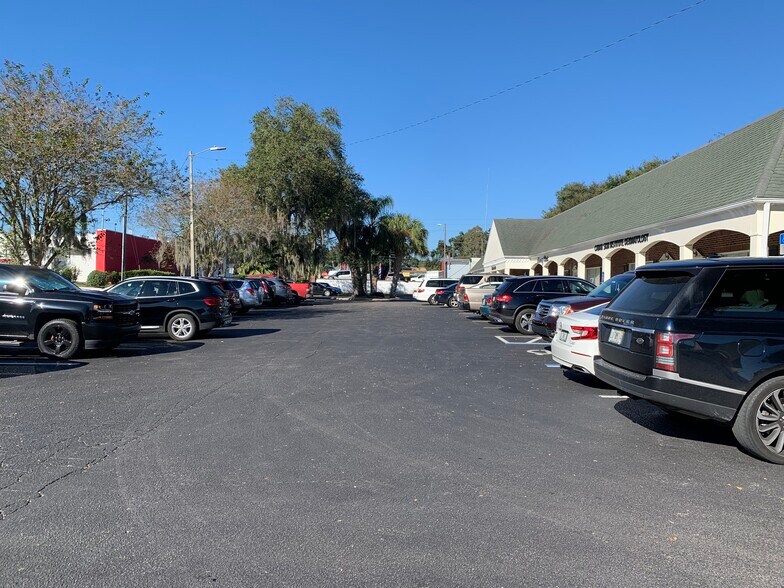 More Photos Of 110 Lithia Pinecrest Rd S, Brandon Office For Lease