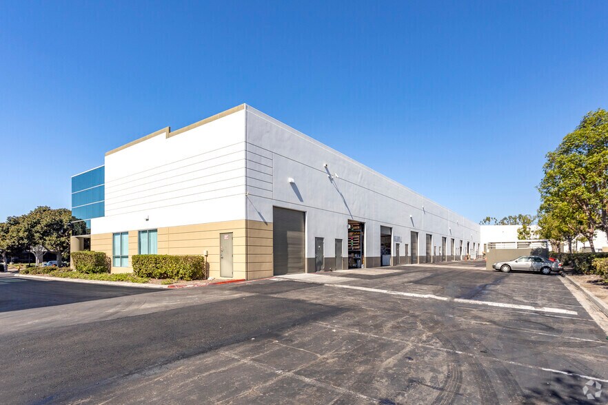 More Photos Of 8969 Kenamar Dr, San Diego Light Distribution For Lease