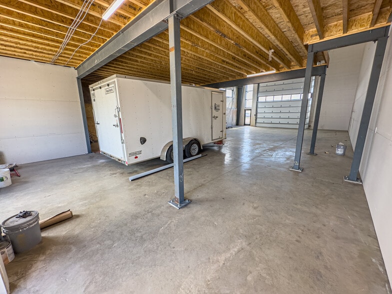 More Photos Of 107 Washington Ave, Williston Flex For Sale