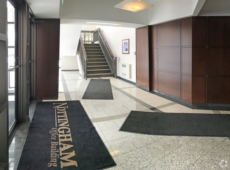 More Photos Of 32300 Northwestern Hwy, Farmington Medical For Lease