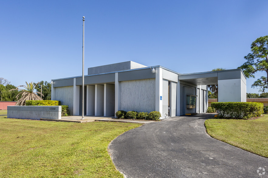 Primary Photo Of 1300 N 15th St, Immokalee Bank For Sale