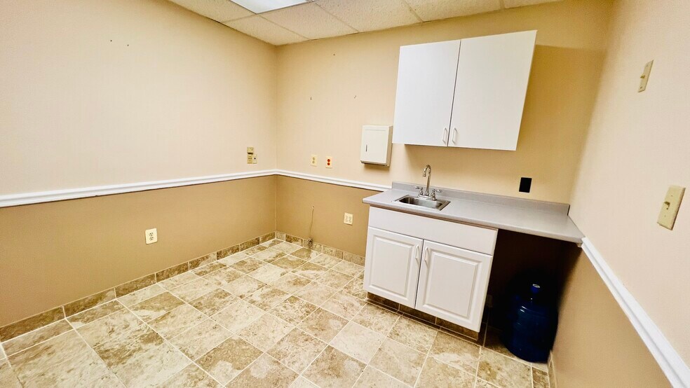 More Photos Of 561 Cranbury Rd, East Brunswick Medical For Sale