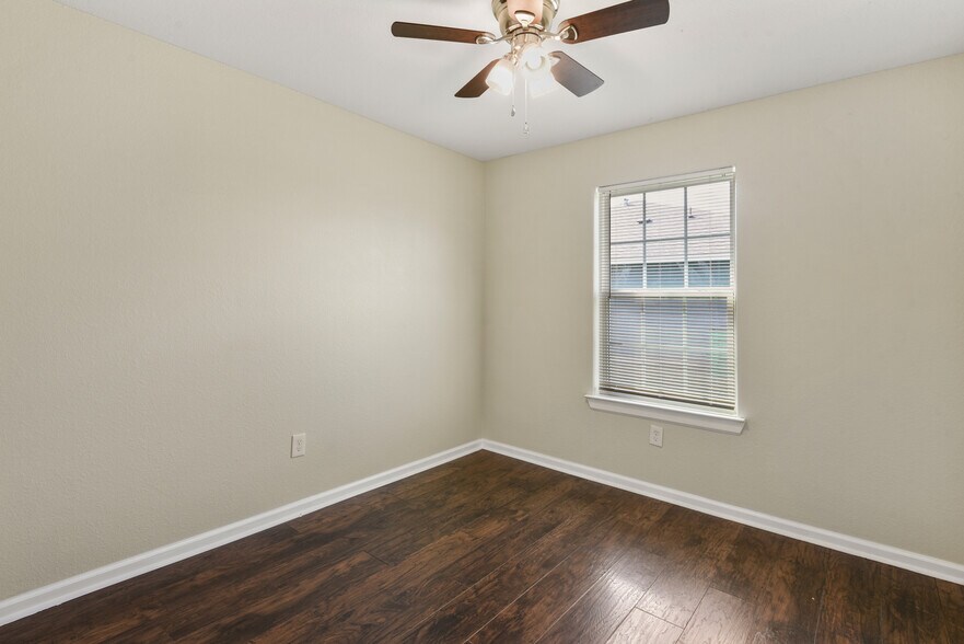 More Photos Of 117 Craig St, Baytown Apartments For Sale