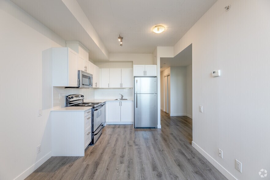 More Photos Of 100 Bond St E, Oshawa Apartments For Lease