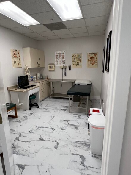 More Photos Of 14 Oak Forest Rd, Bluffton Medical For Lease