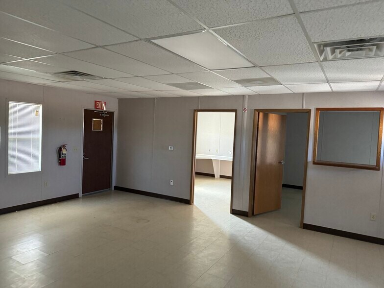 More Photos Of 380 FM 468, Cotulla Manufacturing For Lease