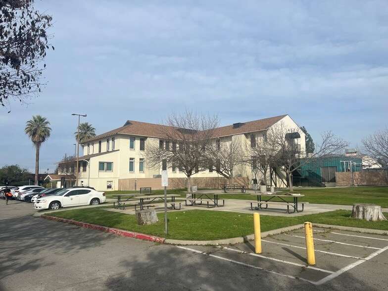 More Photos Of 4441 E Cesar Chavez Blvd, Fresno General Retail For Lease
