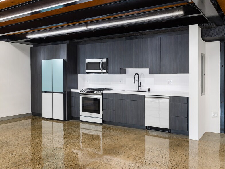 More Photos Of 131 Eucalyptus Dr, El Segundo Office For Lease