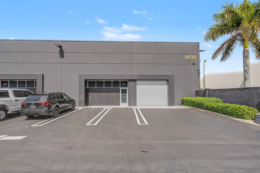 More Photos Of 6030 NW 102nd Ave, Doral Showroom For Sale