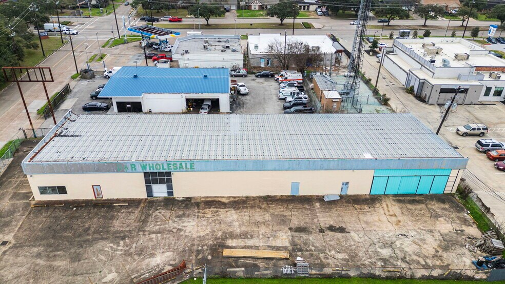 More Photos Of 6816 Larkwood Dr, Houston Industrial For Sale