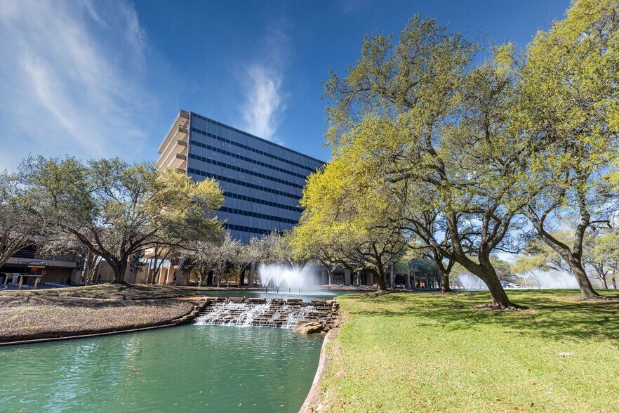 More Photos Of 14141 Southwest Fwy, Sugar Land Office For Lease