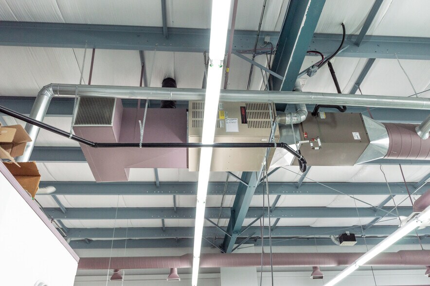 More Photos Of 4602 50 St, Stettler Light Manufacturing For Sale