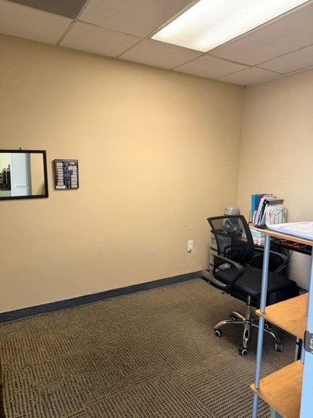 More Photos Of 1220 Executive Blvd, Chesapeake Showroom For Sale
