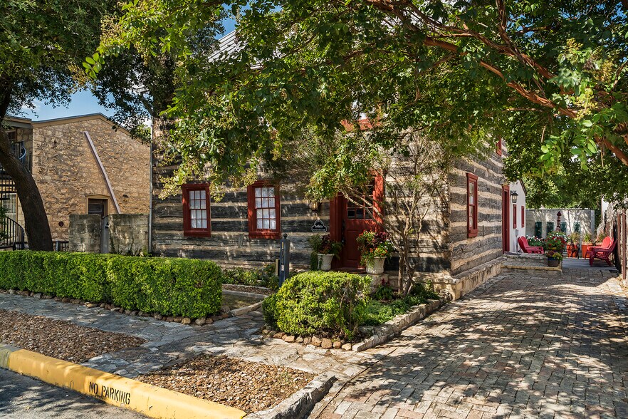 More Photos Of 104 E Austin St, Fredericksburg Storefront Retail Residential For Sale