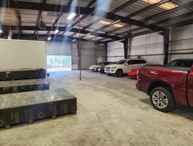 More Photos Of 1223 W Columbia St, Orlando Warehouse For Sale