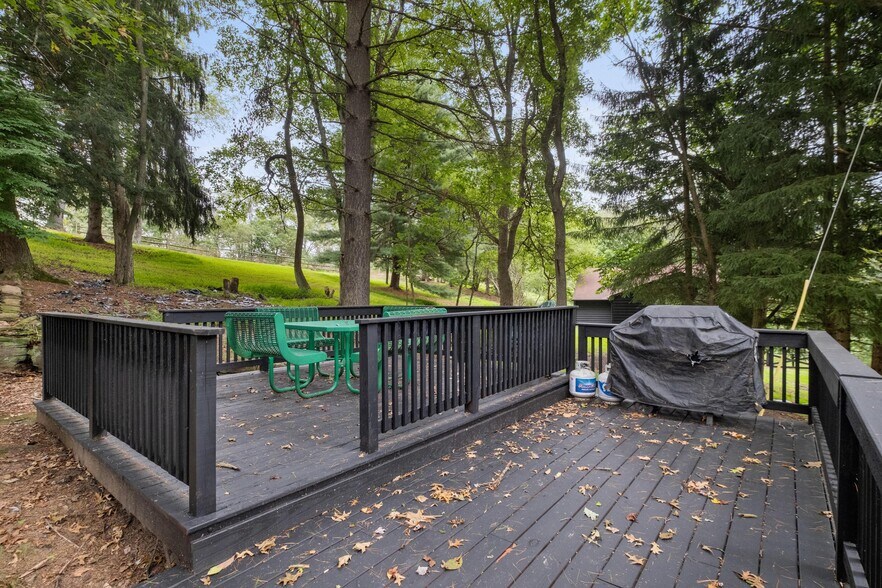 More Photos Of 176 Kingsview Dr, Weirton Showroom For Sale