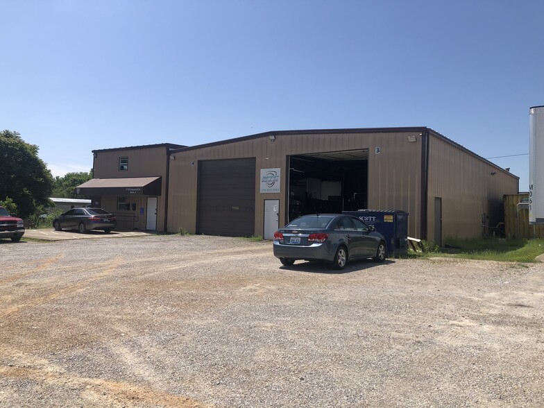 Primary Photo Of 3100 Fitzgerald Industrial Dr, Bowling Green Warehouse For Lease