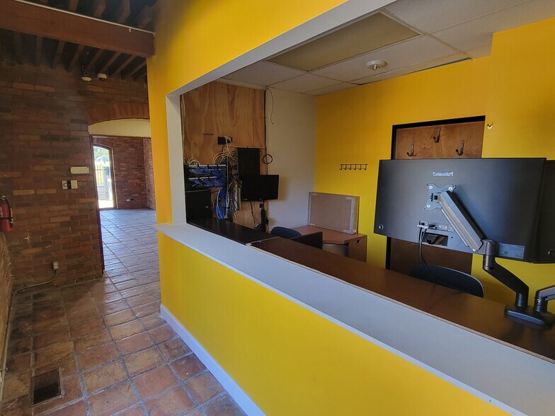 More Photos Of 2323 N Walton Walker Blvd, Dallas Office For Sale