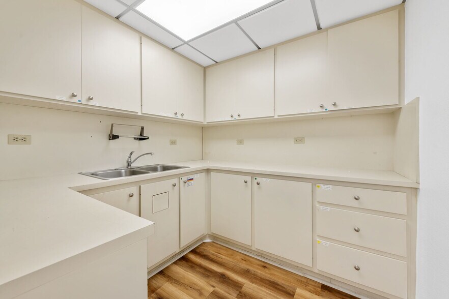 More Photos Of 100 SE 15th Ave, Fort Lauderdale Medical For Lease