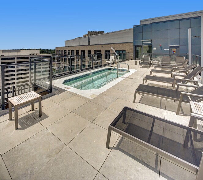 More Photos Of 1008 N Glebe Rd, Arlington Apartments For Lease