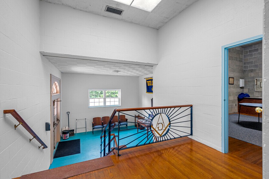 More Photos Of 27 Brandes St, Webster Office For Sale