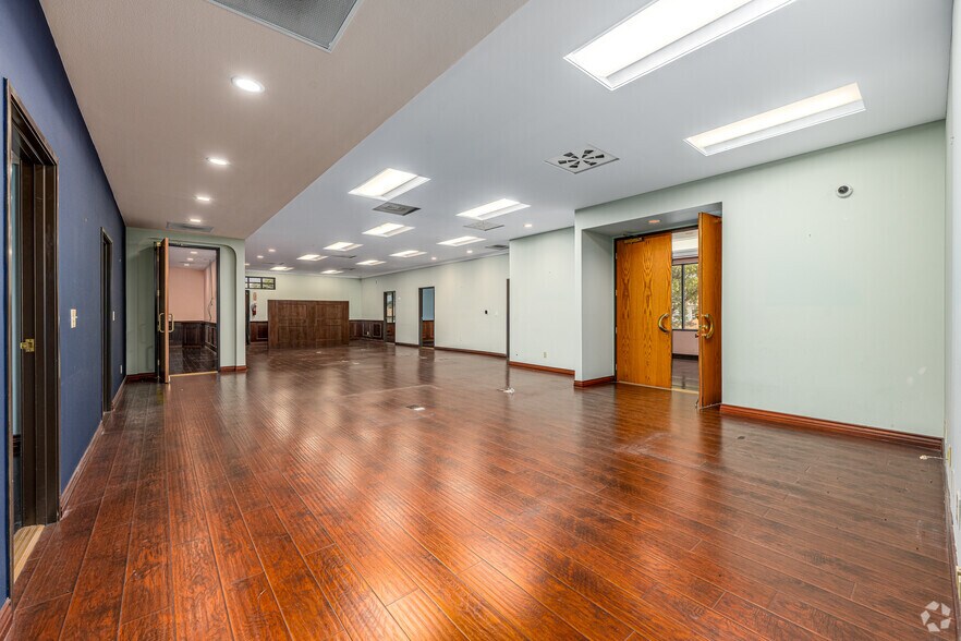 More Photos Of 1235 S Garfield Ave, Alhambra Loft Creative Space For Lease