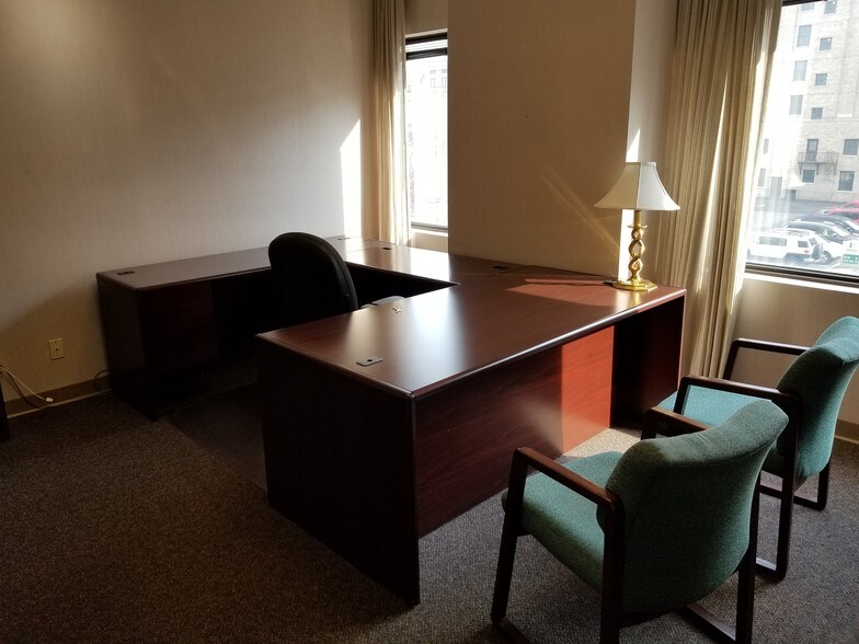 More Photos Of 16-20 NW 3rd St, Evansville Office For Lease