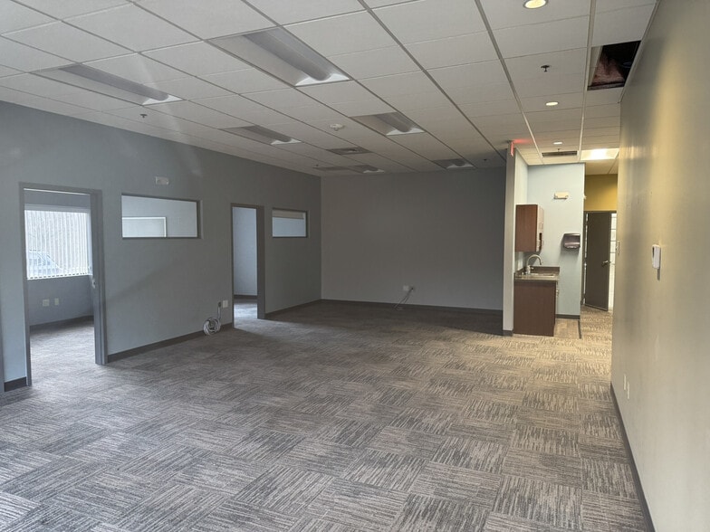 More Photos Of 250 Nutmeg Rd S, South Windsor Warehouse For Sale