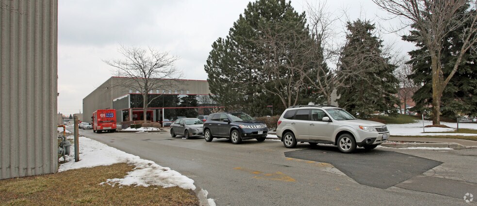 More Photos Of 111 Sinnott Rd, Toronto Warehouse For Lease