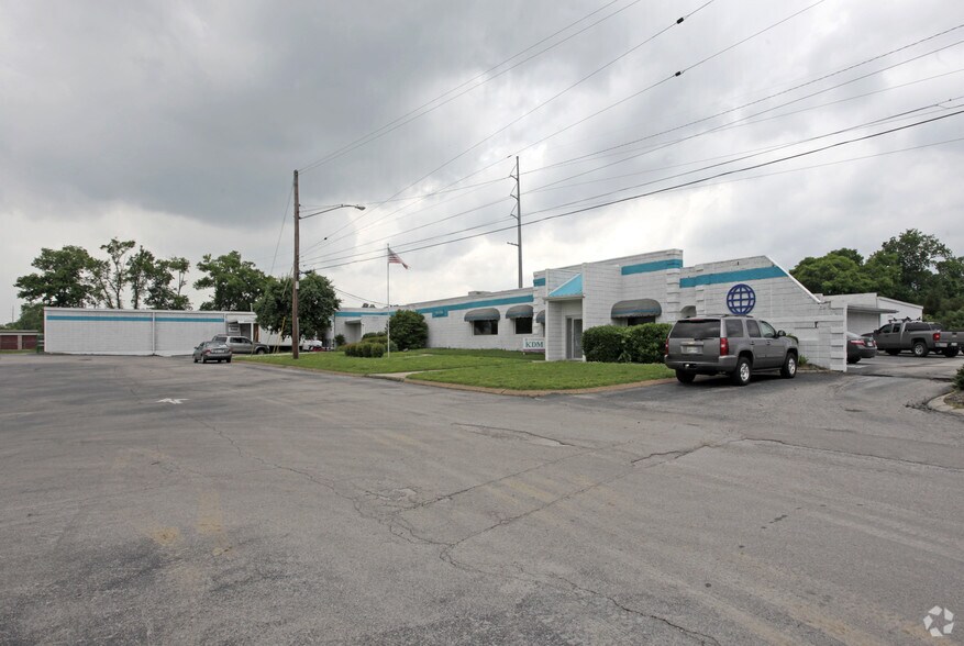 More Photos Of 110-114 Taylor Industrial Blvd, Hendersonville Manufacturing For Lease