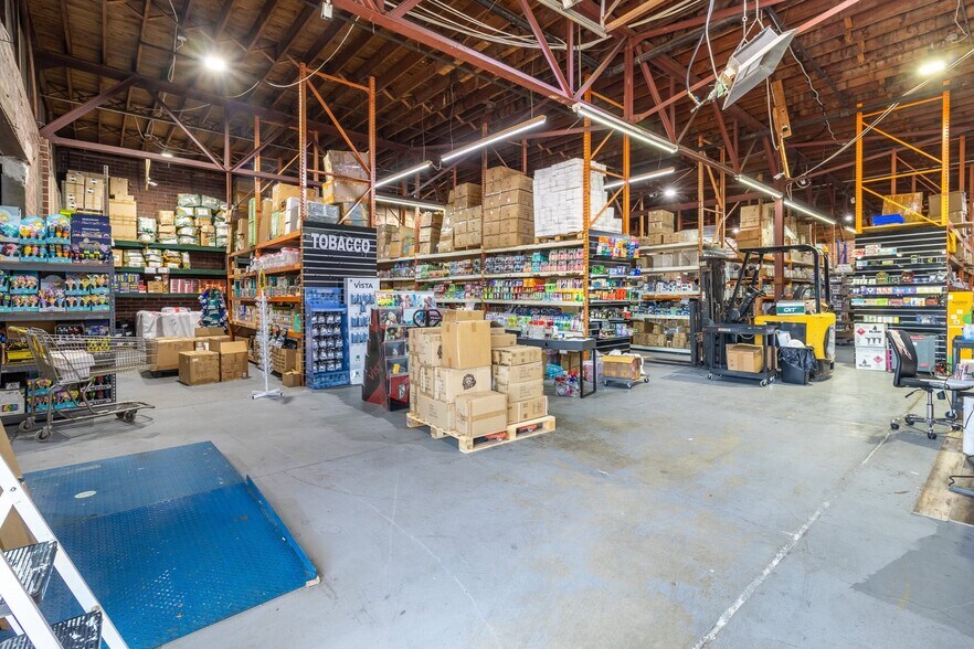 More Photos Of 303 W Walnut Ave, Dalton Flex For Lease