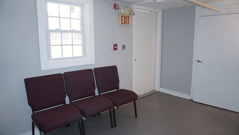 More Photos Of 2589-2613 Tilson Rd, Decatur Religious Facility For Lease