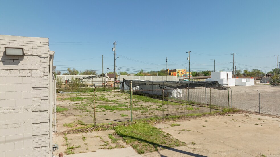 More Photos Of 6944 W Fort St, Detroit Storefront For Lease