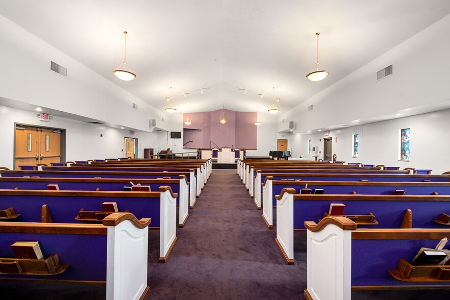 More Photos Of 1050 Kemper Meadow Dr, Cincinnati Religious Facility For Sale