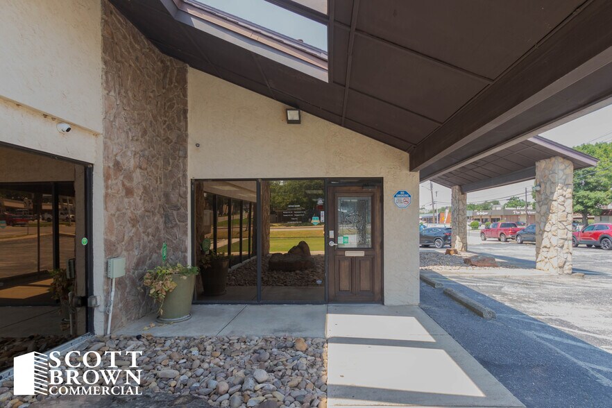 More Photos Of 638 Londonderry Ln, Denton Medical For Lease