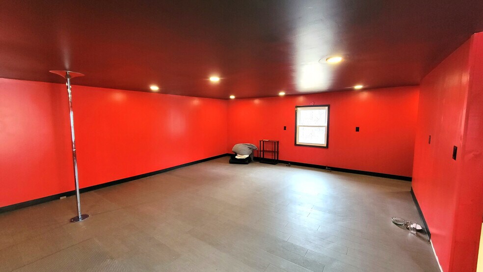 More Photos Of 1255 Sans Souci Pky, Hanover Township Freestanding For Sale