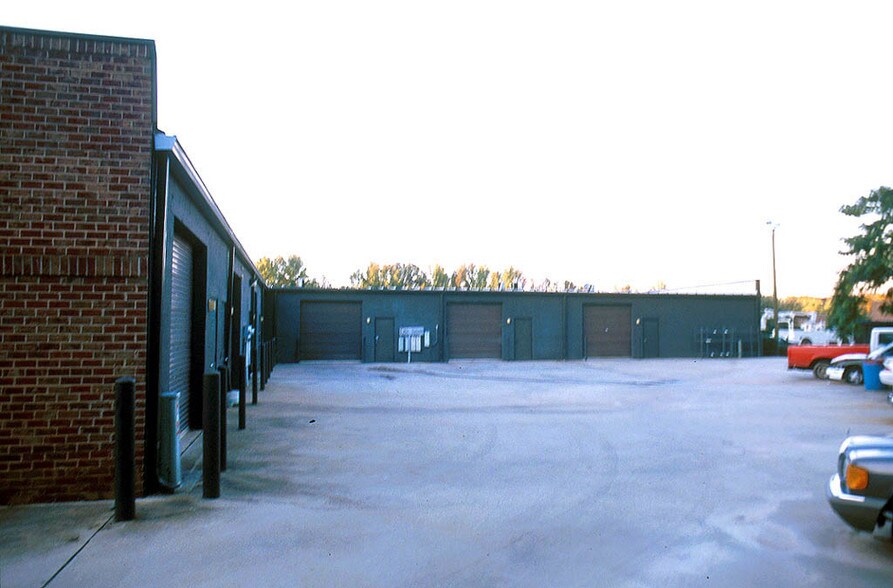 More Photos Of 1411 Diggs Dr, Raleigh Warehouse For Lease