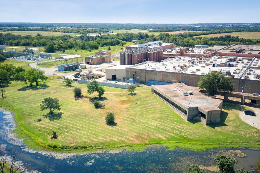 Primary Photo Of 41501 Wolverine Rd, Shawnee Manufacturing For Sale