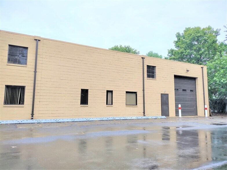 More Photos Of 43 Franklin St, East Hartford Warehouse For Lease
