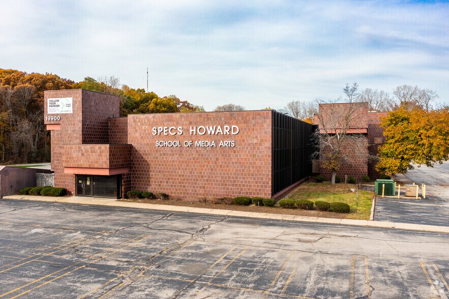 More Photos Of 19900 W 9 Mile Rd, Southfield Office For Sale