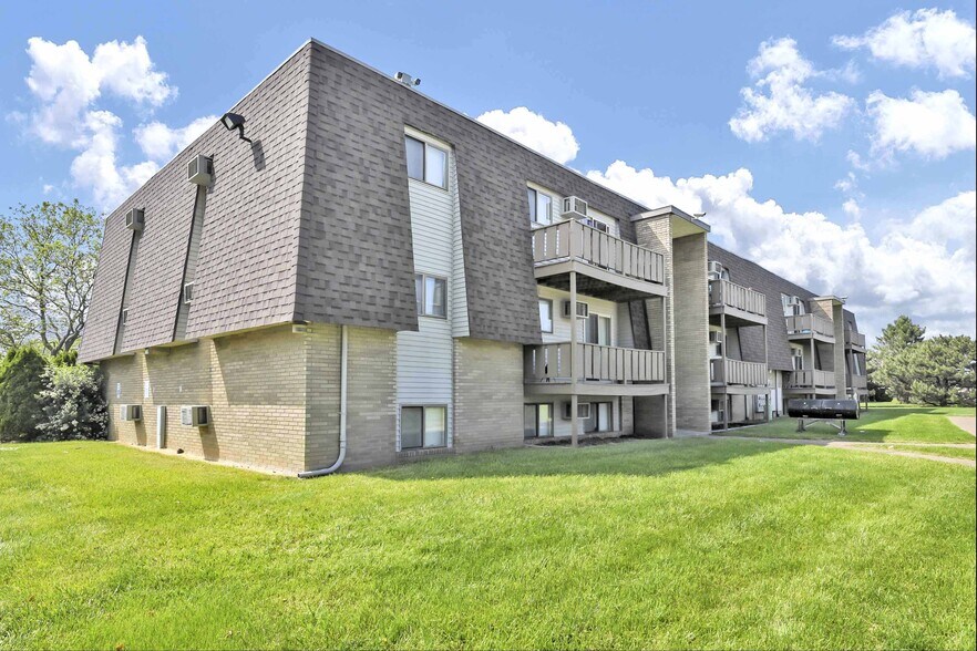 More Photos Of 2612 Pioneer Trl, Sandusky Apartments For Sale
