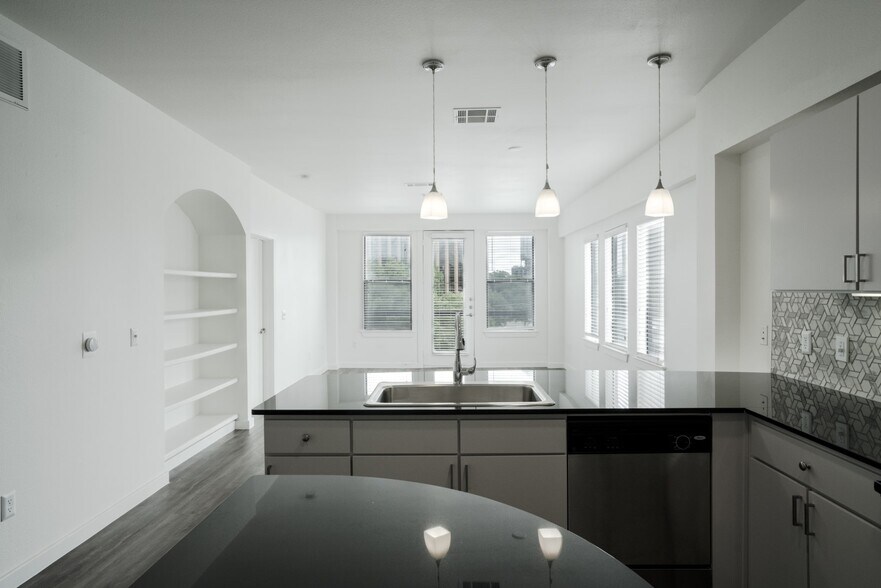 More Photos Of 127 E Riverside Dr, Austin Apartments For Lease