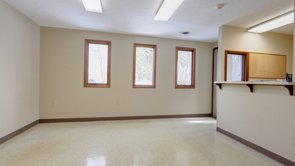 More Photos Of 762 Pre Emption Rd, Geneva Veterinarian Kennel For Sale