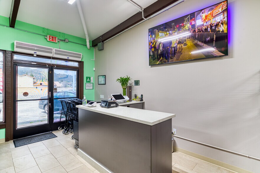 More Photos Of 10124-10138 Topanga Canyon Blvd, Chatsworth General Retail For Sale