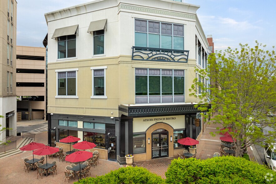 More Photos Of 11551 Ash St, Leawood Unknown For Lease