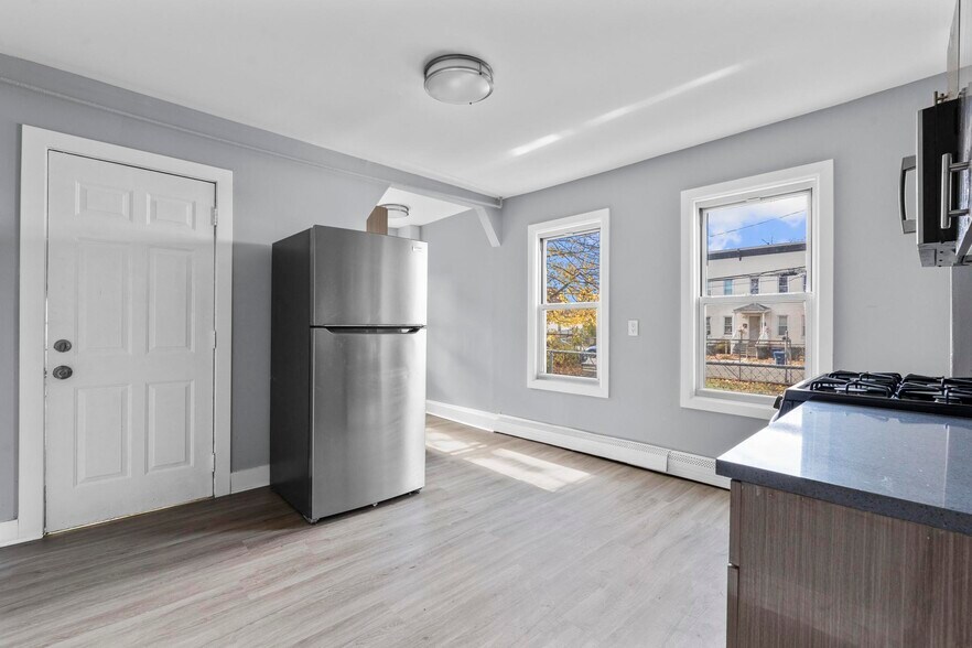 More Photos Of 746 Maple St, Bridgeport Apartments For Sale